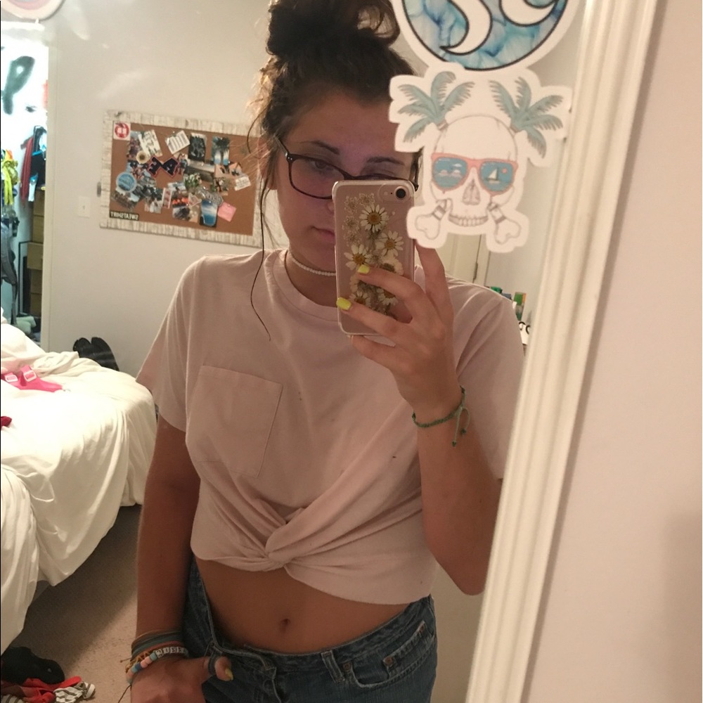 Cropped pink t shirt